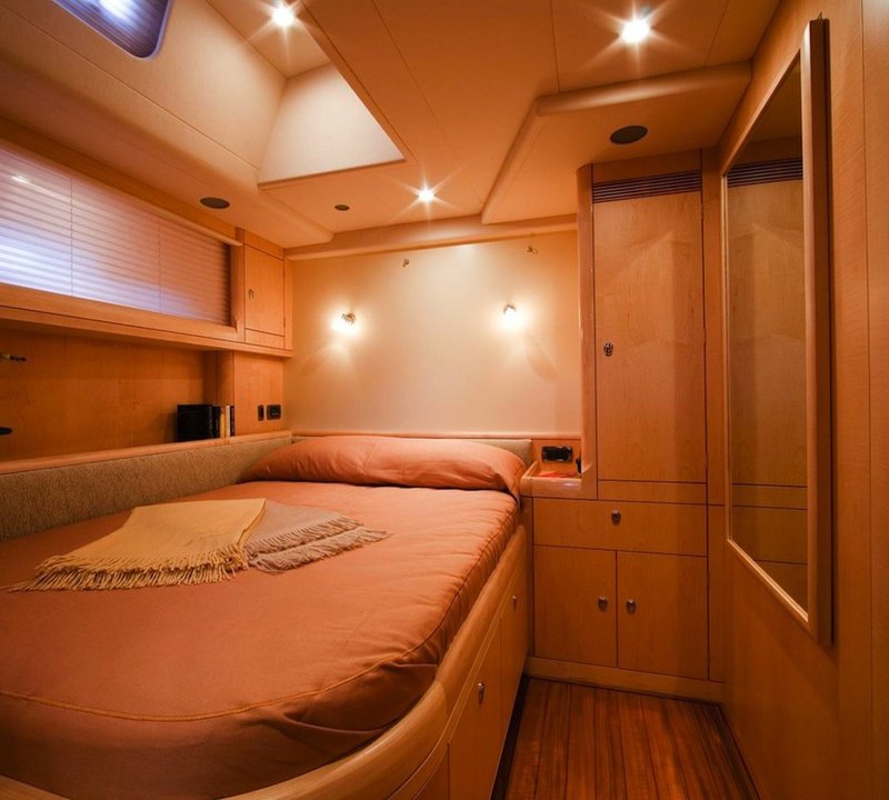 DAMA DE NOCHE Yacht Charter Details, Oyster 82 CHARTERWORLD Luxury